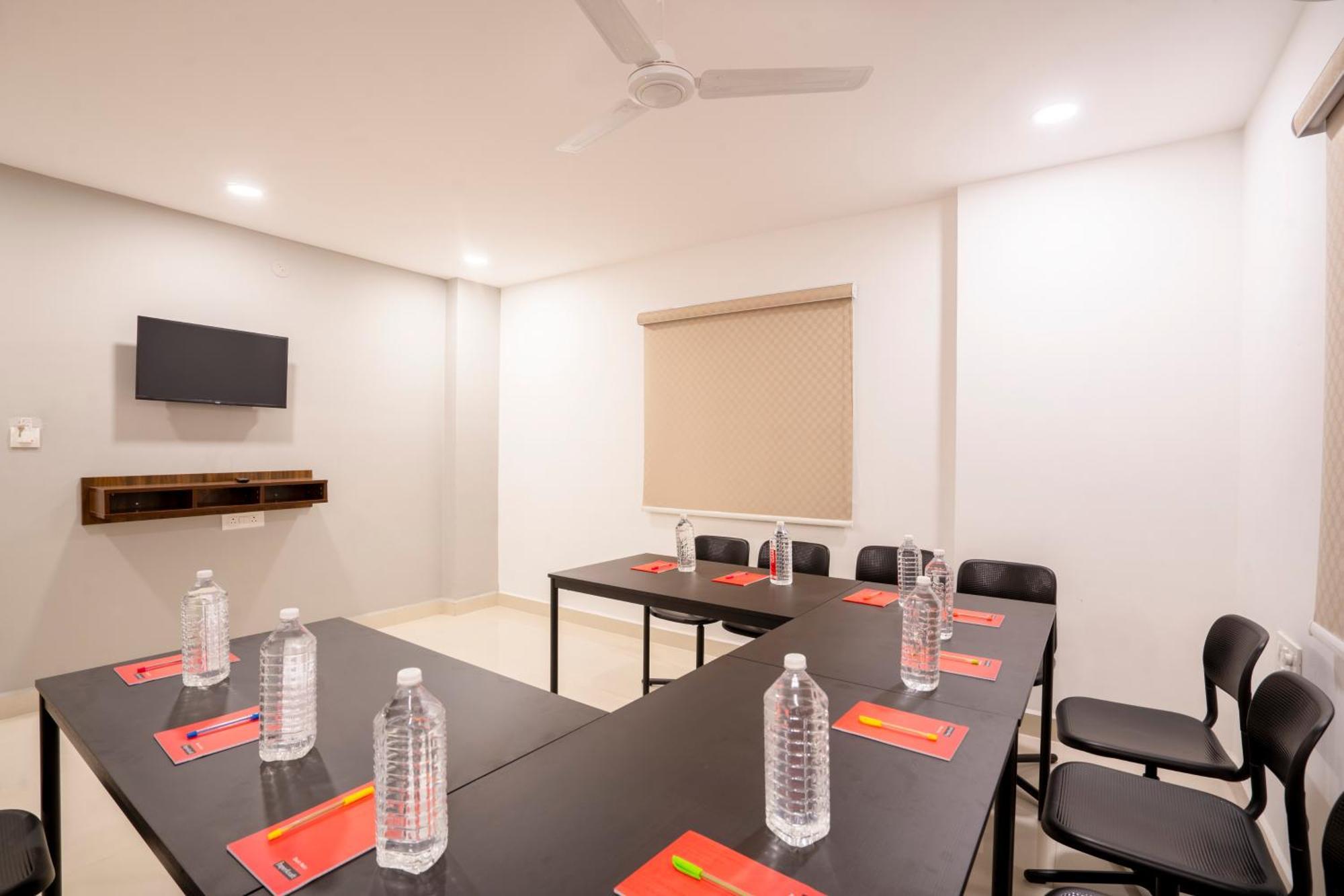 Treebo De Alphabet Gachibowli Hotel Hyderabad Exterior photo