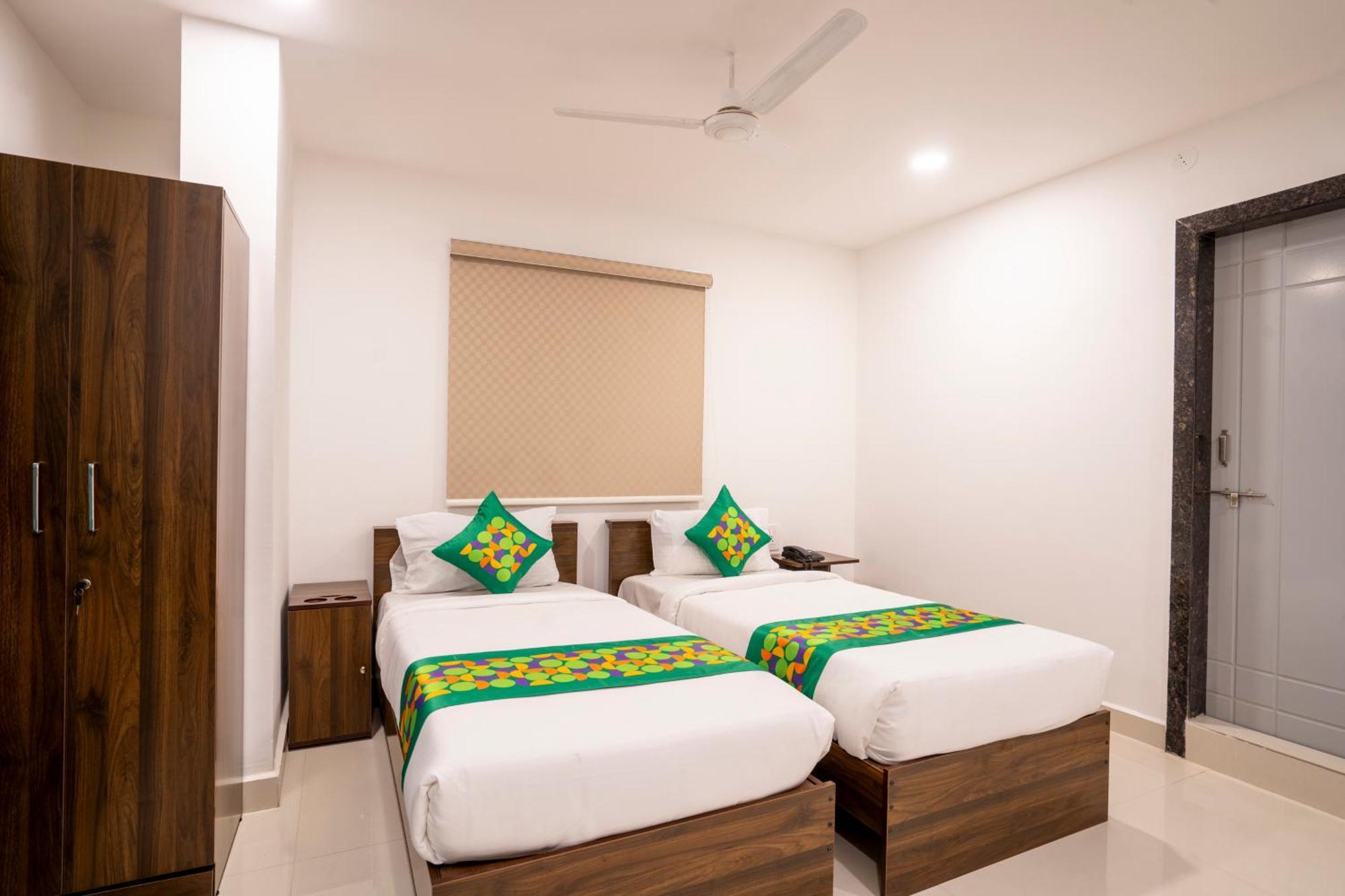 Treebo De Alphabet Gachibowli Hotel Hyderabad Exterior photo