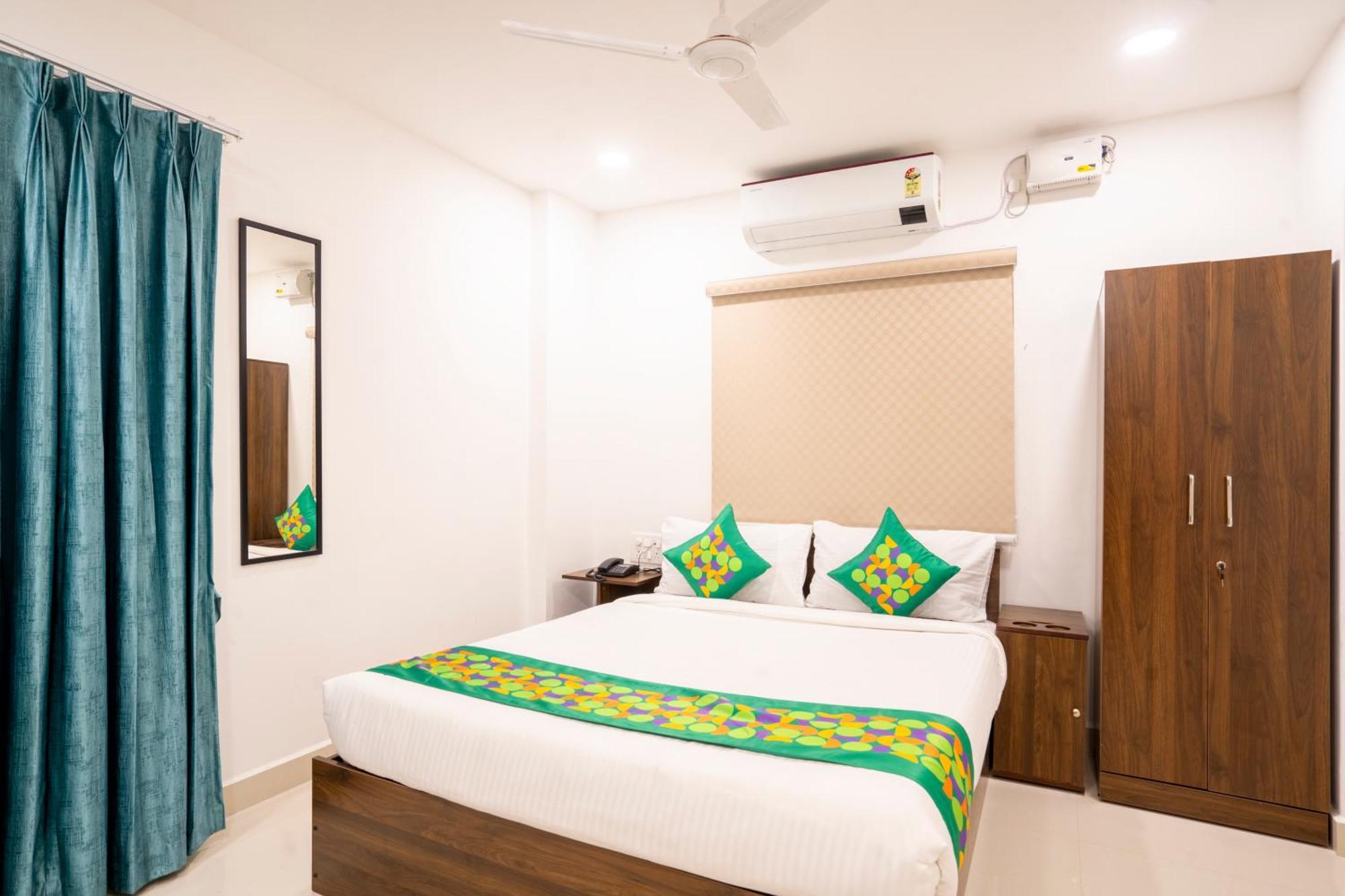Treebo De Alphabet Gachibowli Hotel Hyderabad Exterior photo