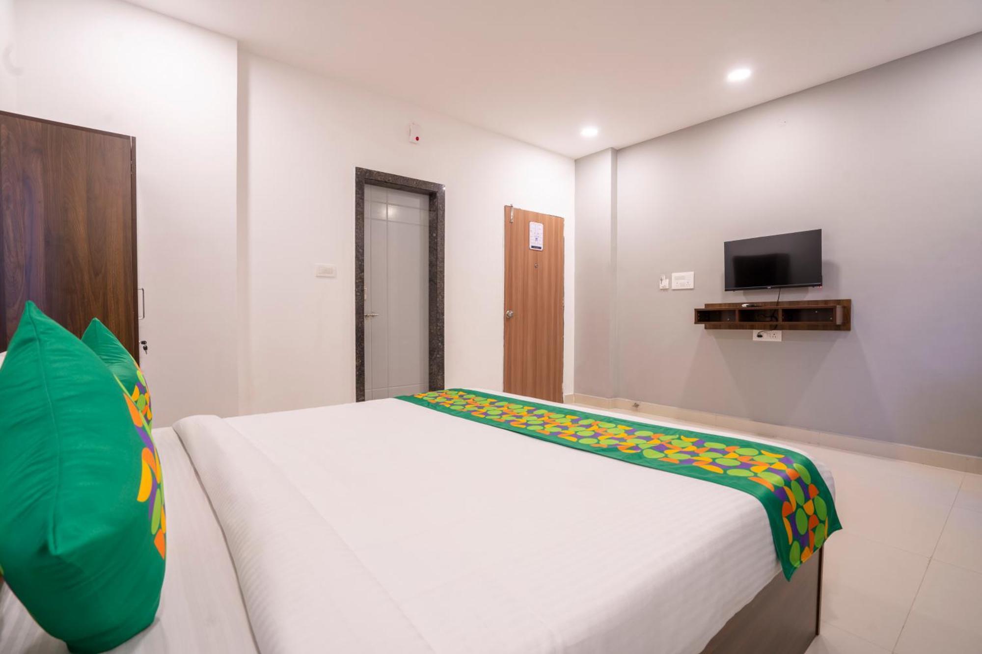 Treebo De Alphabet Gachibowli Hotel Hyderabad Exterior photo