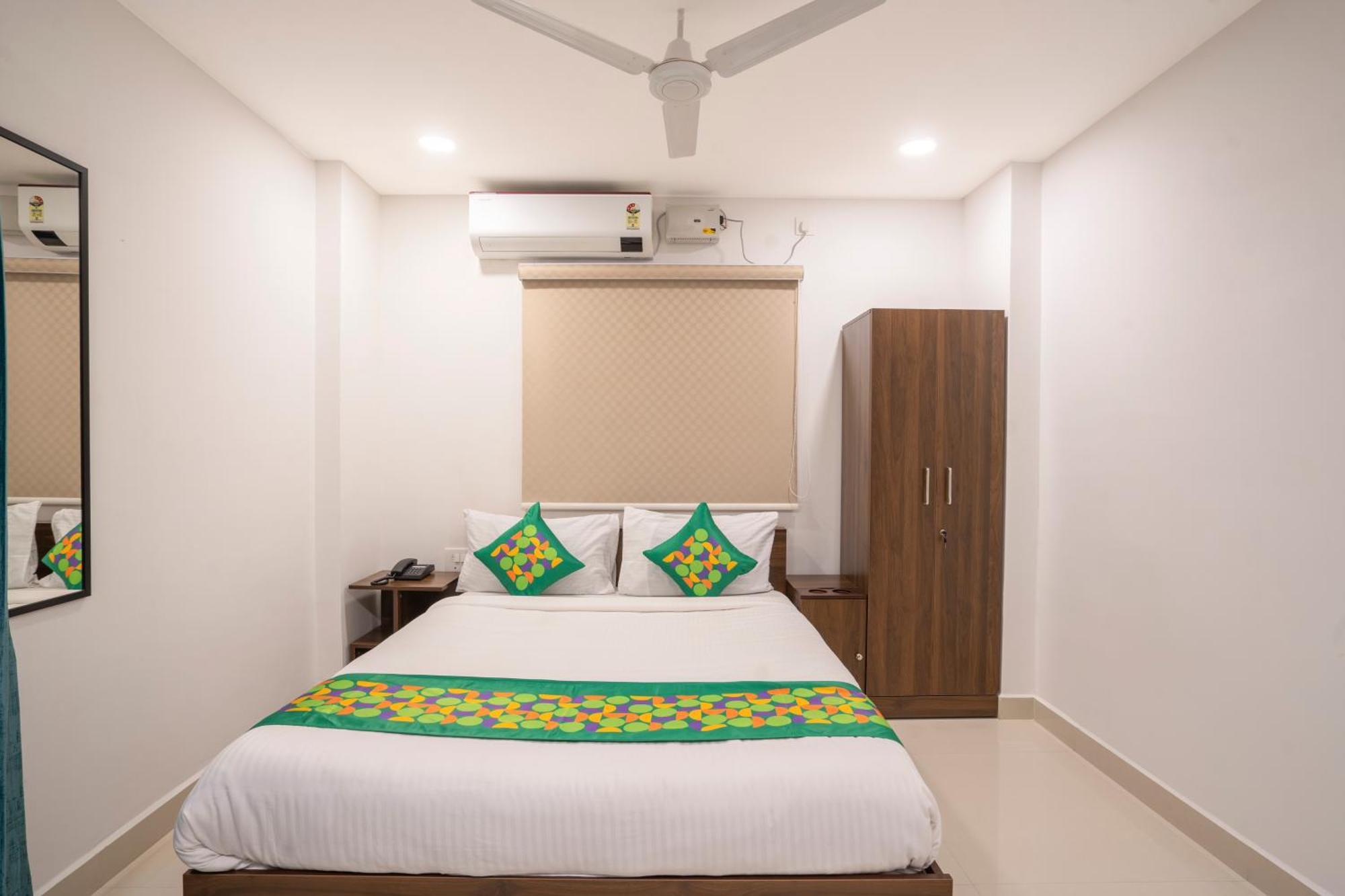 Treebo De Alphabet Gachibowli Hotel Hyderabad Exterior photo